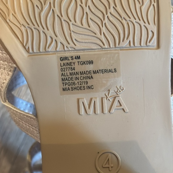 Mia Kid’s Tan Heeled Sandals Size 4M - Picture 6 of 7